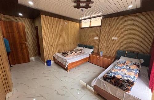 Kharsali House | Omji - Sant Manas Bhushan Ashram Yamunotri, 200m from Helipad