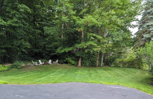 Traverse City House | OMP w/private shared beach! Office, 2 Cali King beds, Pet Friendly