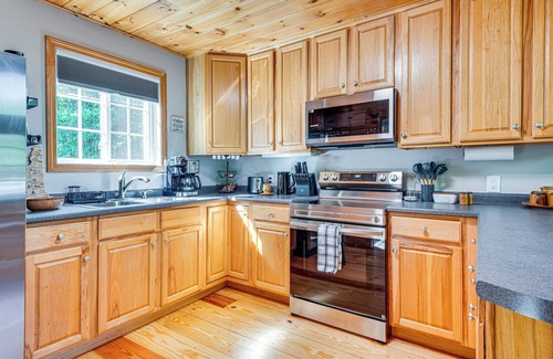 Rochester Cottage | On Baxter Lake: Wooded Retreat Near Trails