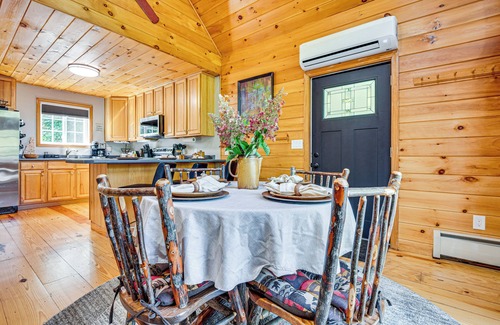 Rochester Cottage | On Baxter Lake: Wooded Retreat Near Trails