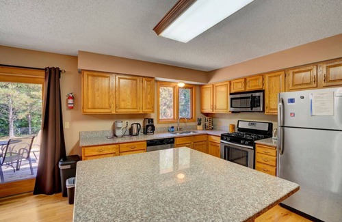 Woodbury Apartment | On Colby Lake, trail access around lake, shops, Woodbury nearby, serene home