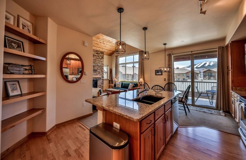 Winter Park Condo | On Hideaway Park! Hot tub, Pool, Fitness room, free parking & free ski shuttle