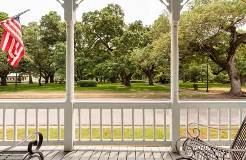 Washington Square House | On Historic Washington Square in Oakleigh Garden District - 3br 3bath