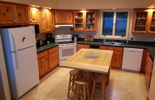 Onekama House | On Lake Michigan, 6 Bdrm, 2.5 Bth, Outdr Hot Tub, Also close to Portage Lake