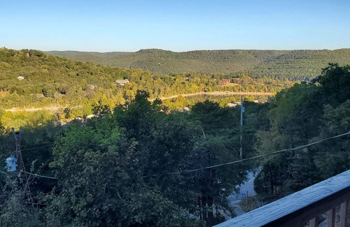 Holiday Island House | ON MOUNTAINTOP with beautiful views!