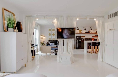 Music Row Condo | On Music Row, this condo is walkable to Demonbruen, The Gulch, Midtown, Lower Broadway, and Vandy.