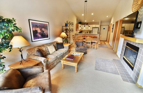 Mountain House Condo | On River Trail! Top Floor Views! 2 Hot Tubs. Walk/Shuttle to Dining, Events