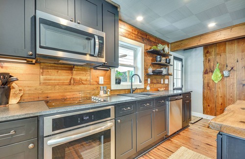 Thomasville House | On-Site Pond: Nature-Filled Winston-Salem Retreat!