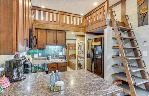 Monteagle Cabin | On-Site Trails + Furnished Deck: Monteagle Escape!
