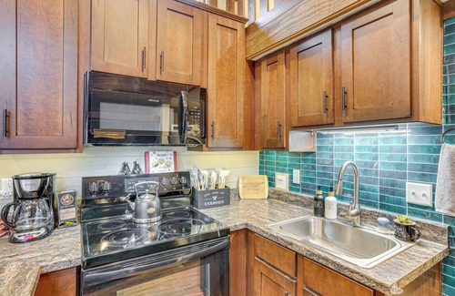 Monteagle Cabin | On-Site Trails + Furnished Deck: Monteagle Escape!