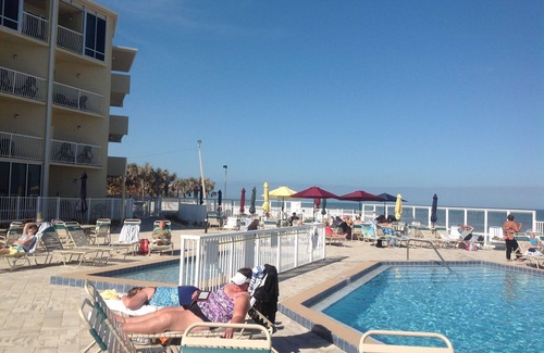 Ormond Beach Condo | On the beach at Daytona Beach with a spectacular ocean view and a reduced rate.
