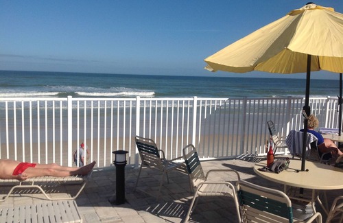 Ormond Beach Condo | On the beach at Daytona Beach with a spectacular ocean view and a reduced rate.