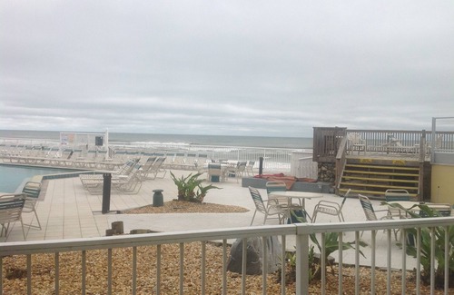 Ormond Beach Condo | On the beach at Daytona Beach with a spectacular ocean view and a reduced rate.