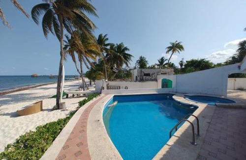 Puerto Juarez Apartment | ON THE BEACH SURFERS SUNRISE HAVEN 1