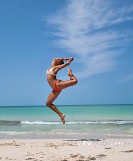 Puerto Juarez Apartment | ON THE BEACH SURFERS SUNRISE HAVEN 2