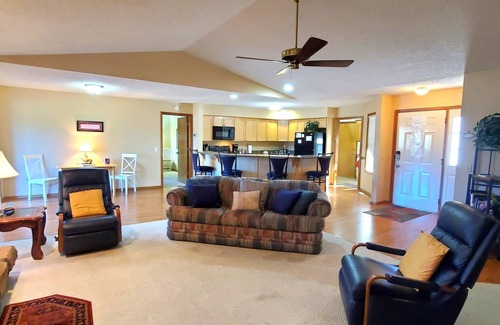 Eureka Springs House | ON THE ISLAND CLOSE TO RECREATION CENTER!