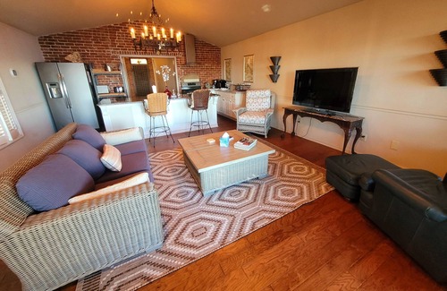 Eufaula House | On the lake AND in Downtown Eufaula