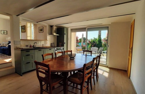 Le Brusc House | On the port of Le Brusc, in a quiet location, all within walking distance