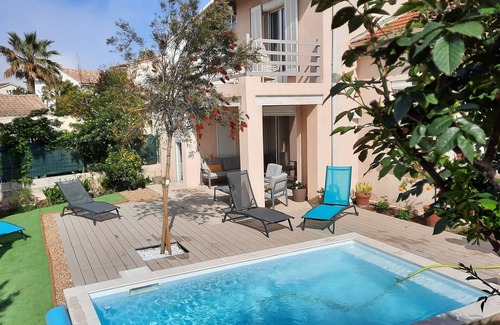 Le Brusc House | On the port of Le Brusc, in a quiet location, all within walking distance