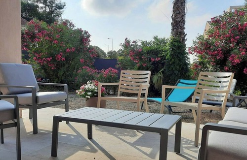 Le Brusc House | On the port of Le Brusc, in a quiet location, all within walking distance