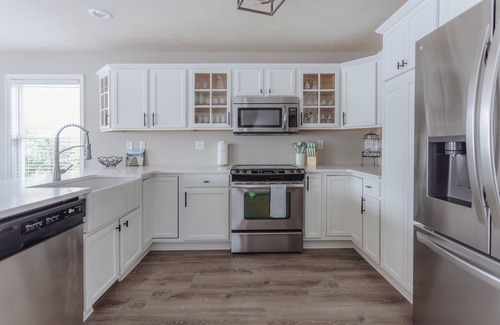 Saint Joseph House | On The River, Assn Pool & Hot Tub!