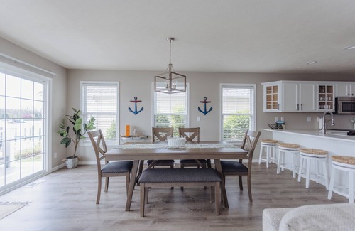 Saint Joseph House | On The River, Assn Pool & Hot Tub!
