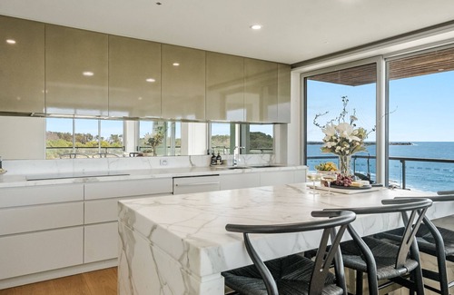 Yamba Apartment | On The Rocks | Beachfront To Convent Beach