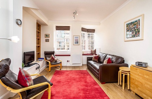 Old Town Apartment | On the Royal Mile, Lawnmarket, Old Town, Edinburgh