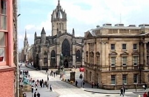 Old Town Apartment | On the Royal Mile, Lawnmarket, Old Town, Edinburgh