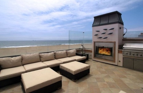 Sunset Beach House | ON THE SAND! 5 Bedroom Beachfront Masterpiece in Huntington Beach, CA