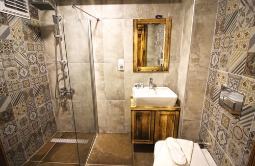 Bozcaada Hotel | Onal Tas Konak