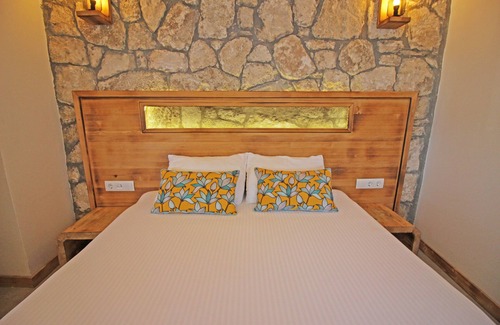 Bozcaada Hotel | Onal Tas Konak