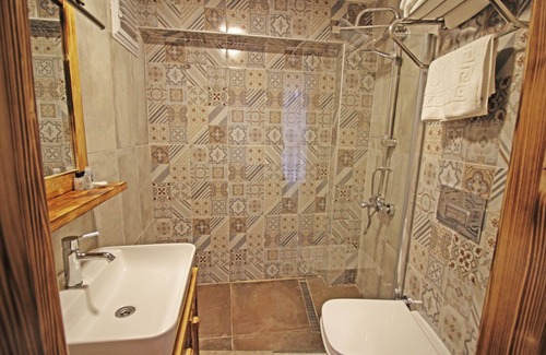 Bozcaada Hotel | Onal Tas Konak