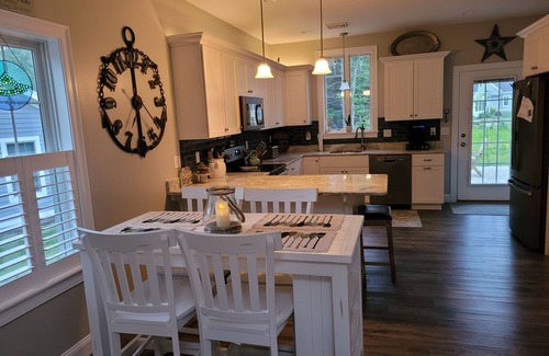 Kennebunkport Cottage | One August week left! Book today!