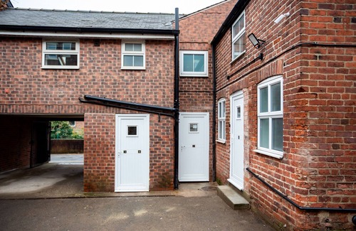 Doncaster Apartment | One Bed studio Apartment with Ensuite and Shower