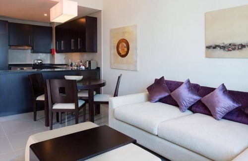 Jumeirah Lake Towers Hotel | One Bedroom Apartment In Jlt Cluster T Near Al Seef Tower 3 By Luxury Bookings