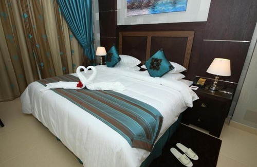 Al Barsha 1 Apartment | One Bedroom Apartment Near Mall Of Emirates By Luxury Bookings