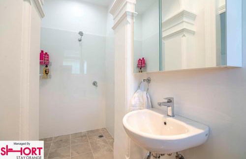 Orange Apartment | One Bedroom Apartment on Summer/No.2 near CBD