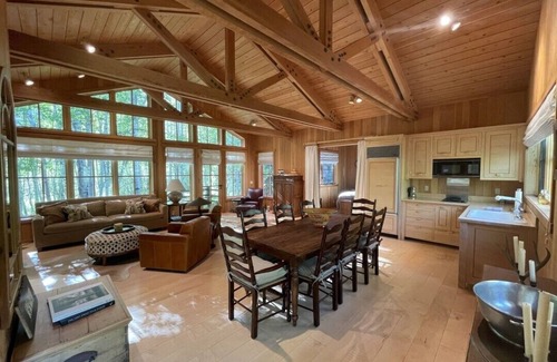 Sun Valley House | One Bedroom Cabin Queen Size Bed