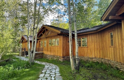 Sun Valley House | One Bedroom Cabin Queen Size Bed