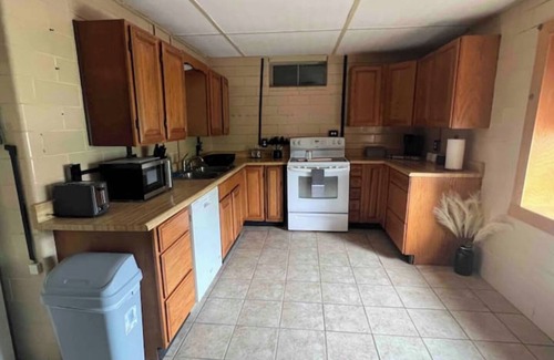 Dellroy Apartment | One Bedroom Delroy Rental