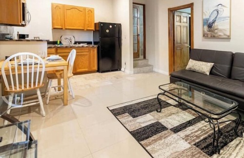Woodland Hills House | one bedroom guest house, furnished charming private location luxury neighborhood