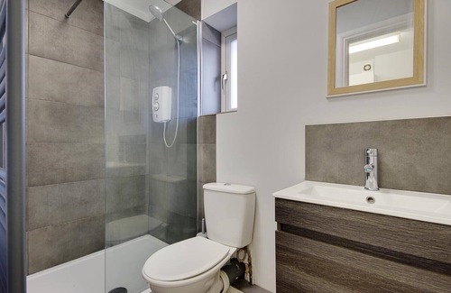 Poole House | One Bedroom House with WiFi and Netflix