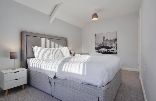 Poole House | One Bedroom House with WiFi and Netflix