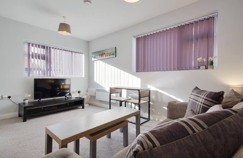 Poole House | One Bedroom House with WiFi and Netflix