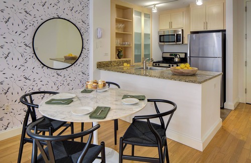 Financial District Apartment | One Bedroom in Luxury Building, near Wall Street