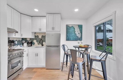 Downtown Fort Lauderdale Apartment | One Bedroom King Suite in a Tropical Retreat Freedom House FTL Suite 6
