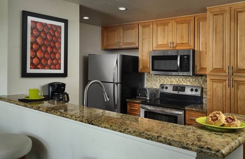 Cathedral City Villa | One Bedroom Resort Villa in the Caochella Valley