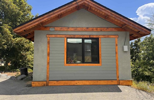 Rossland Apartment | One Bedroom Suite in Rossland