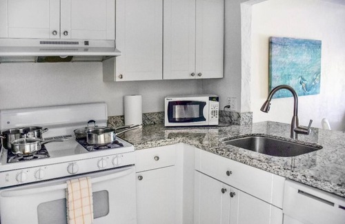 Key Biscayne Apartment | One Bedroom with Pool close to the Beach -